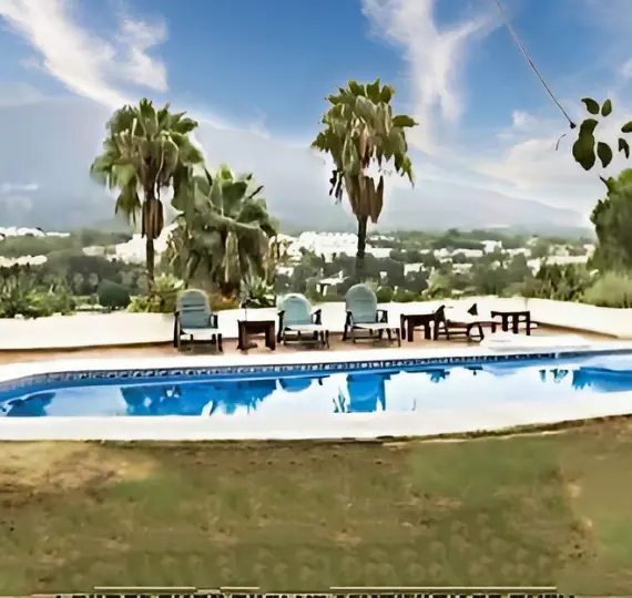 Venta de villa independiente en Nueva Andalucía