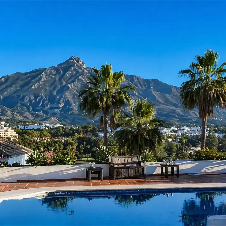 Venta de villa independiente en Nueva Andalucía