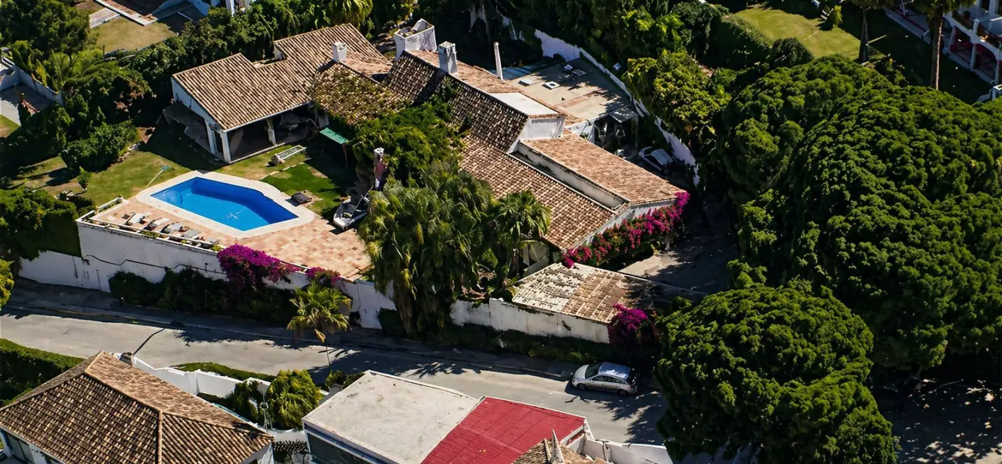 Venta de villa independiente en Nueva Andalucía 1