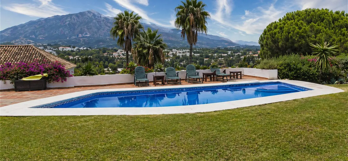 Venta de villa independiente en Nueva Andalucía 4