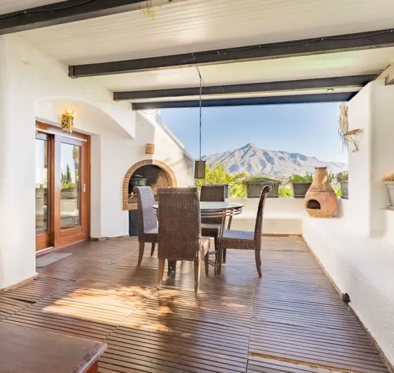 Продажа  отдельно стоящей виллы в Las Brisas