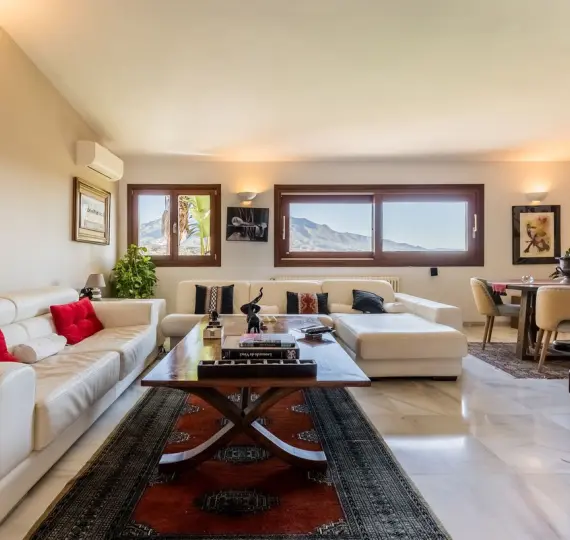 Продажа  отдельно стоящей виллы в Las Brisas