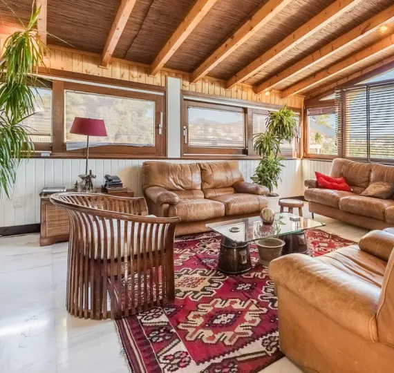 Продажа  отдельно стоящей виллы в Las Brisas