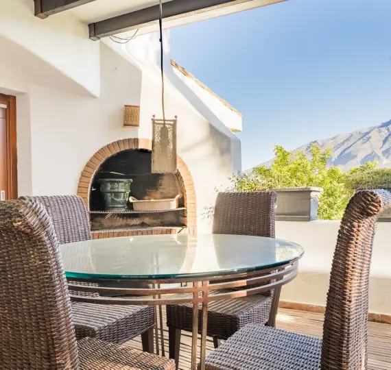 Продажа  отдельно стоящей виллы в Las Brisas