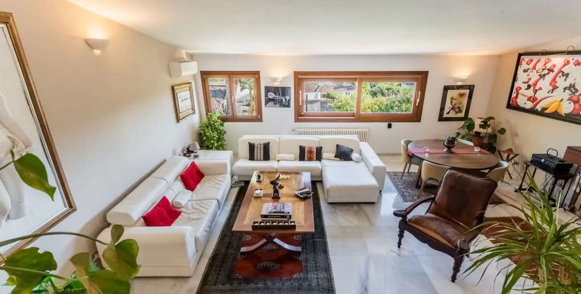 Sale of detached villa in Las Brisas 12