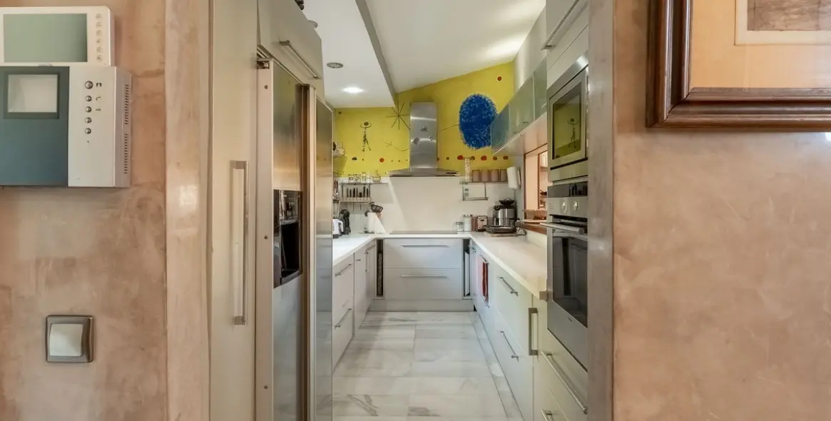 Sale of detached villa in Las Brisas 15