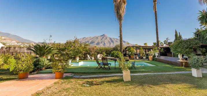 Sale of detached villa in Las Brisas 0