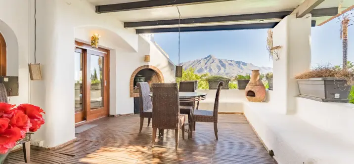 Sale of detached villa in Las Brisas 1