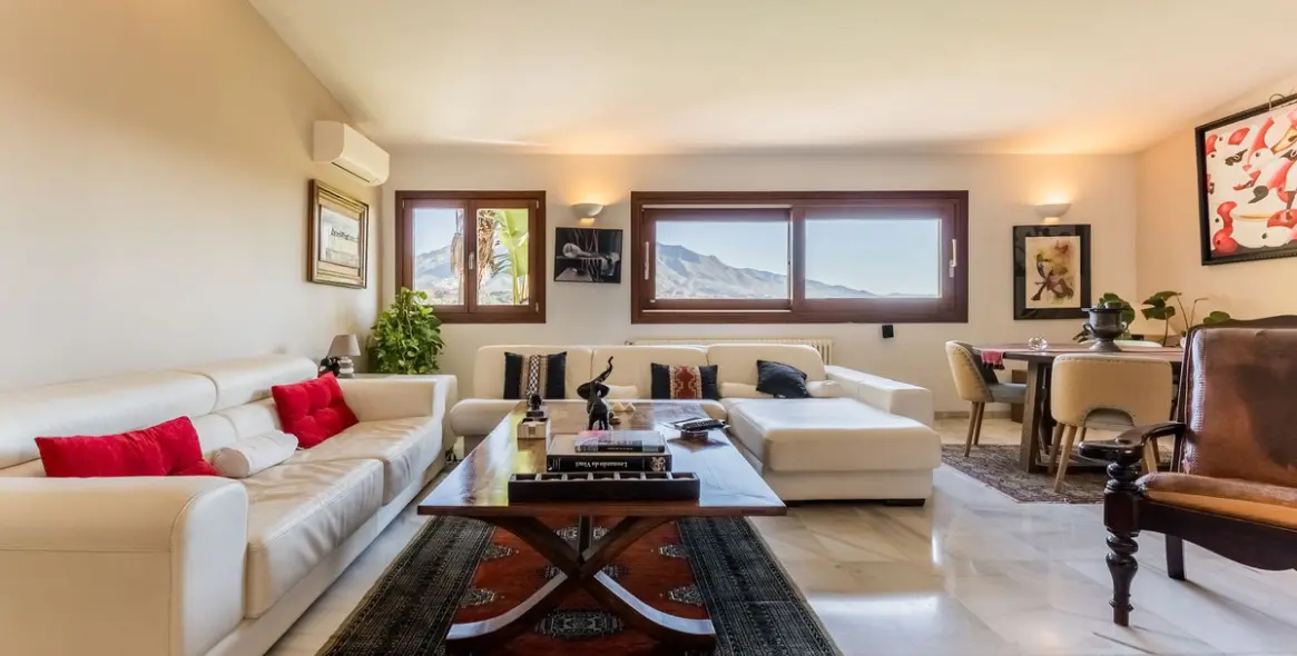 Sale of detached villa in Las Brisas 3