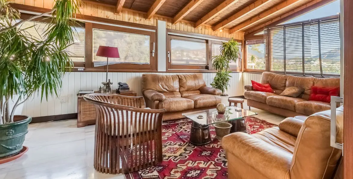 Sale of detached villa in Las Brisas 5