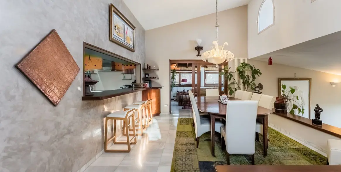 Sale of detached villa in Las Brisas 9