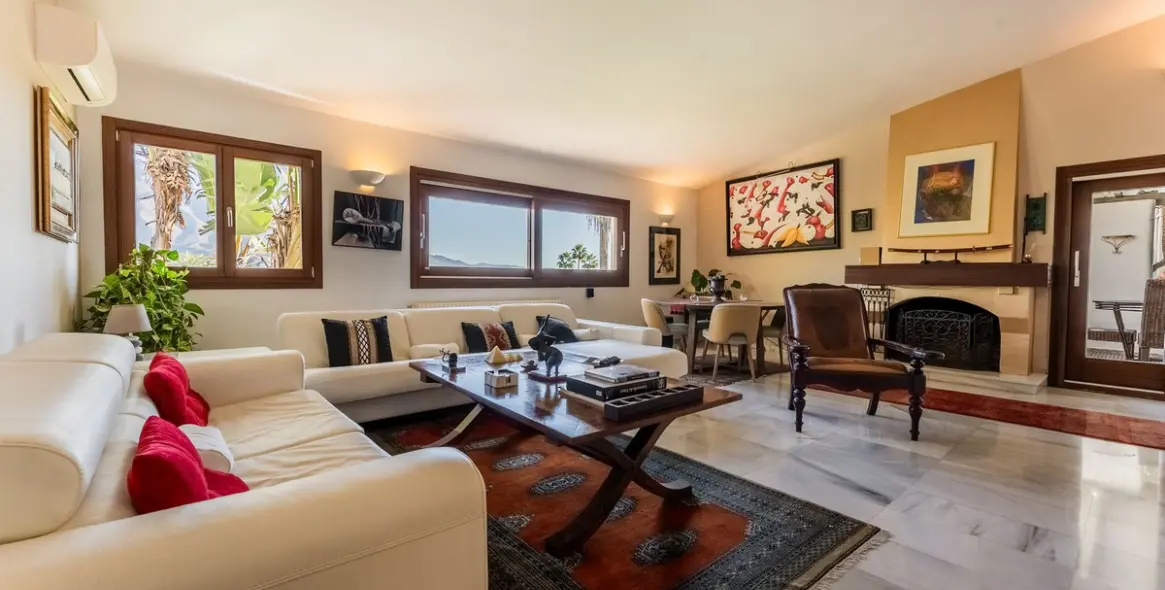 Sale of detached villa in Las Brisas 11