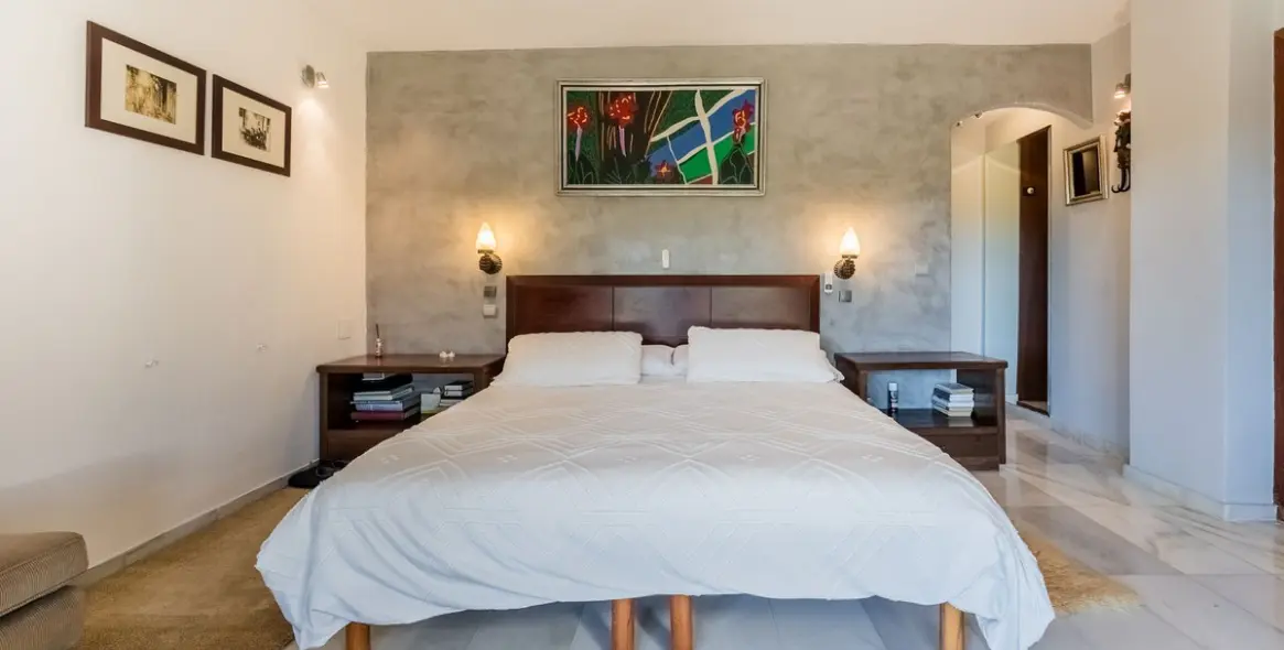 Sale of detached villa in Las Brisas 18