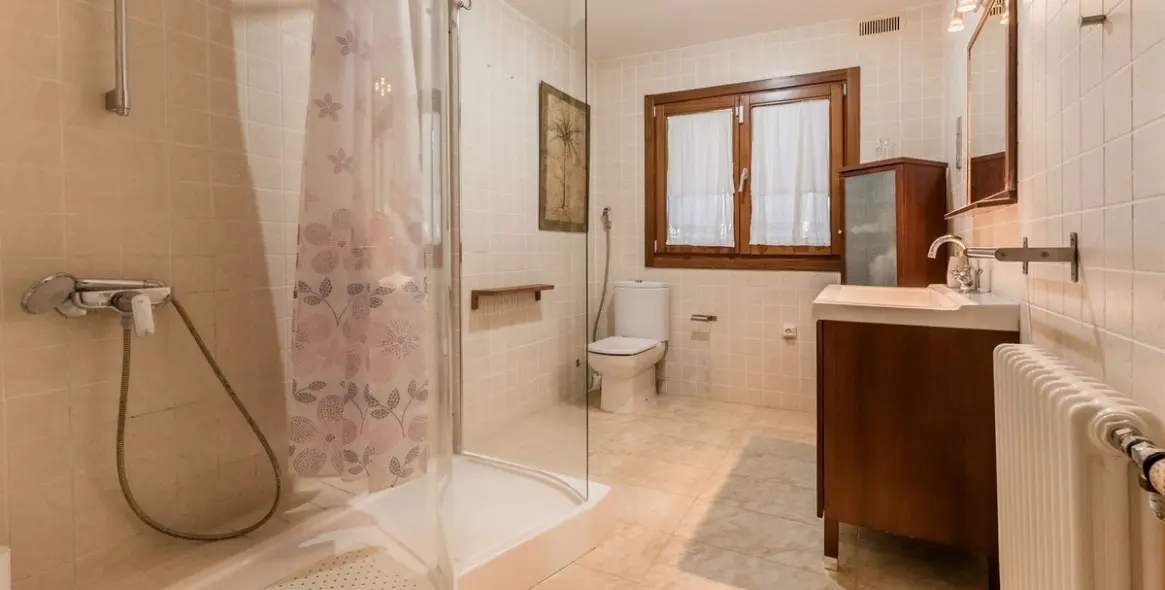 Sale of detached villa in Las Brisas 19