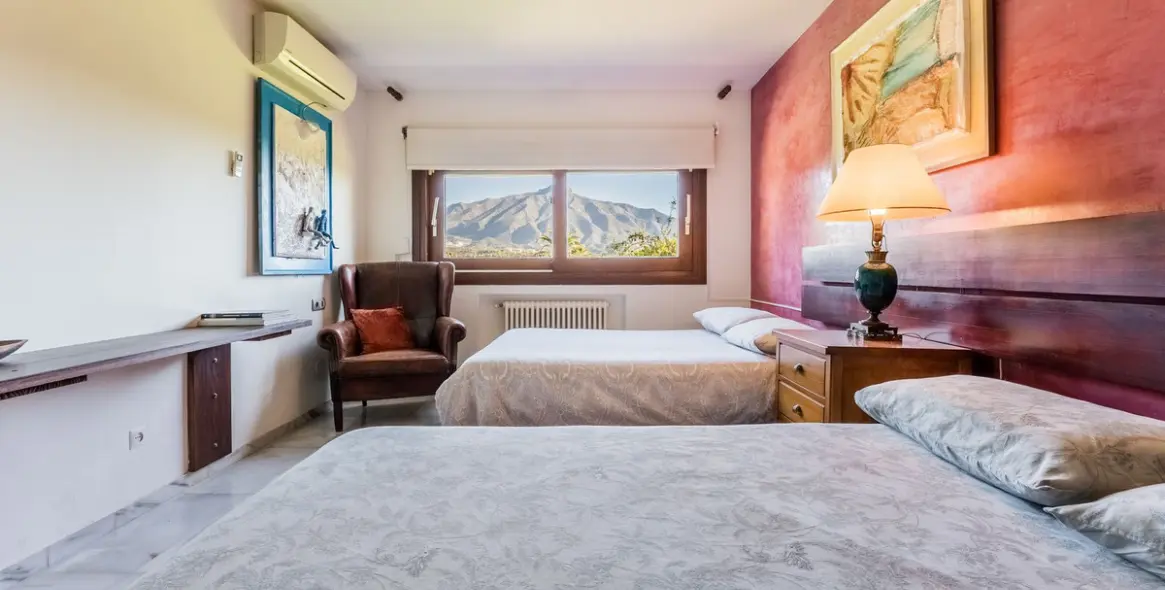 Sale of detached villa in Las Brisas 20