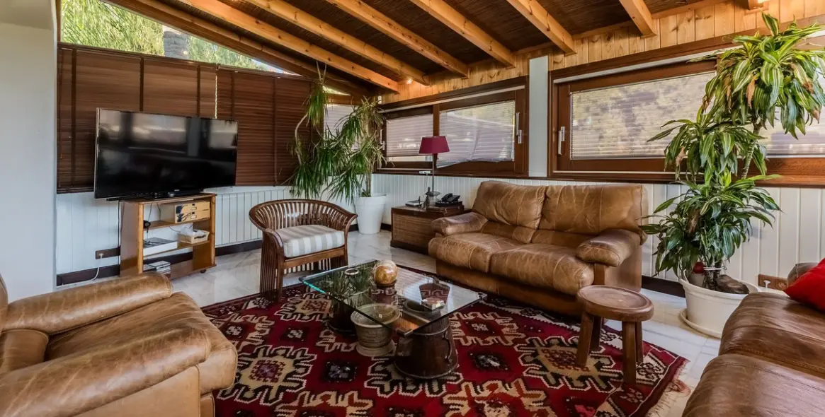 Sale of detached villa in Las Brisas 27