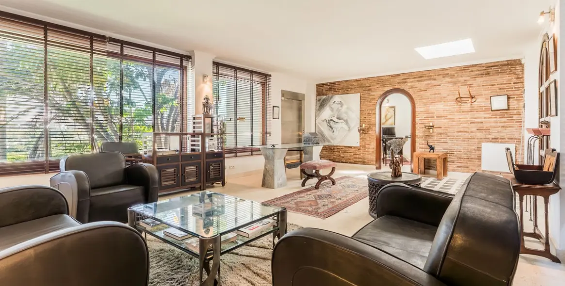 Sale of detached villa in Las Brisas 28