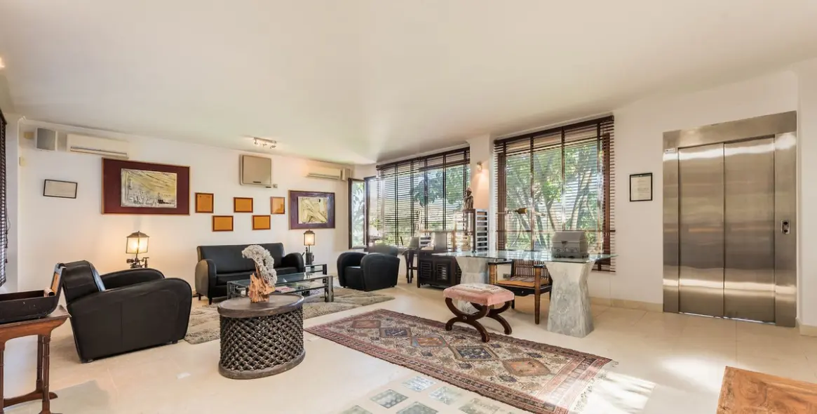 Sale of detached villa in Las Brisas 29