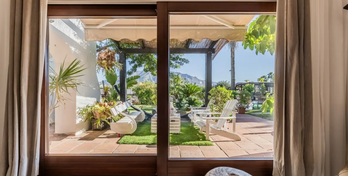 Sale of detached villa in Las Brisas 33