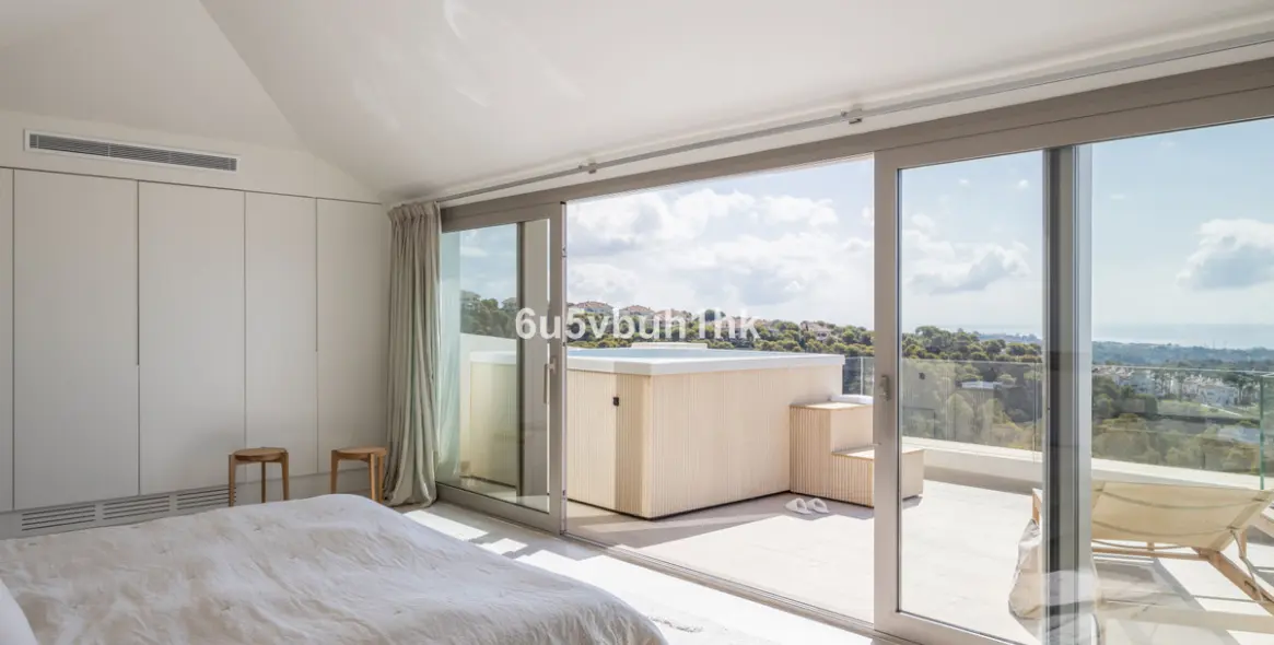 Sale of penthouse duplex in Marbella 17