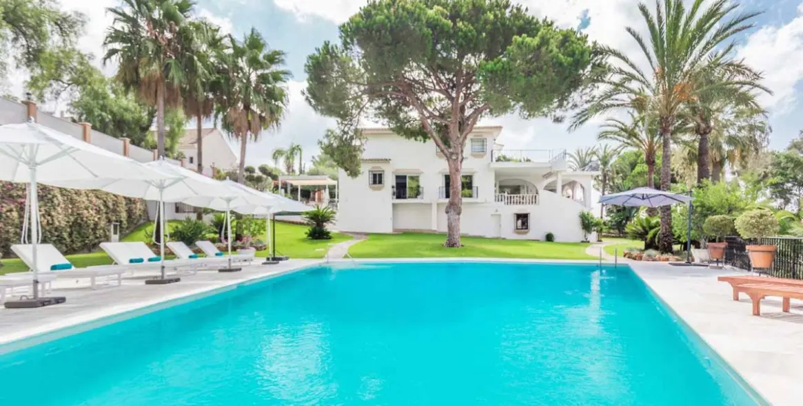 Venta de villa independiente en Marbella East (distrito Río Real) 1