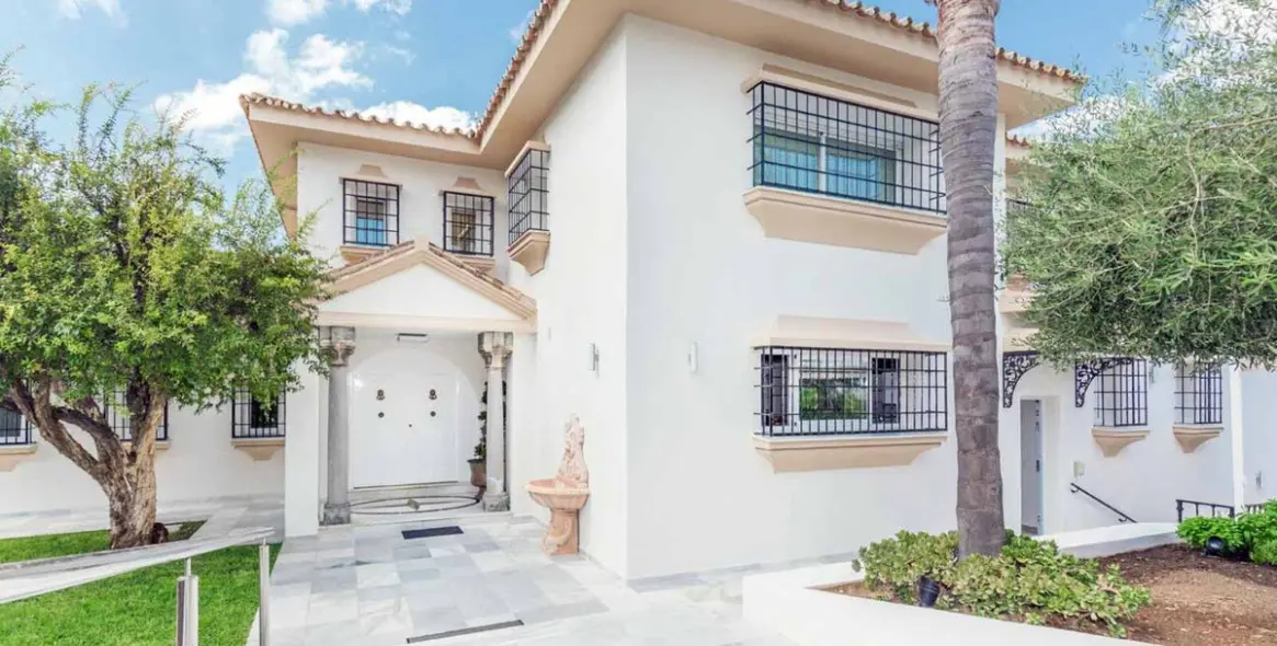 Venta de villa independiente en Marbella East (distrito Río Real) 2