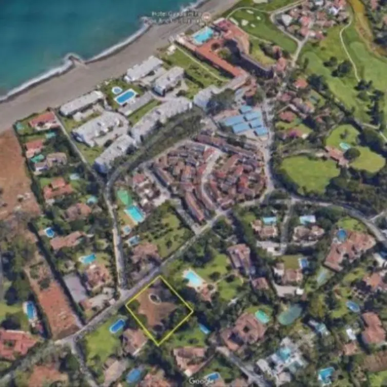 Sale of residential plot in Guadalmina Baja