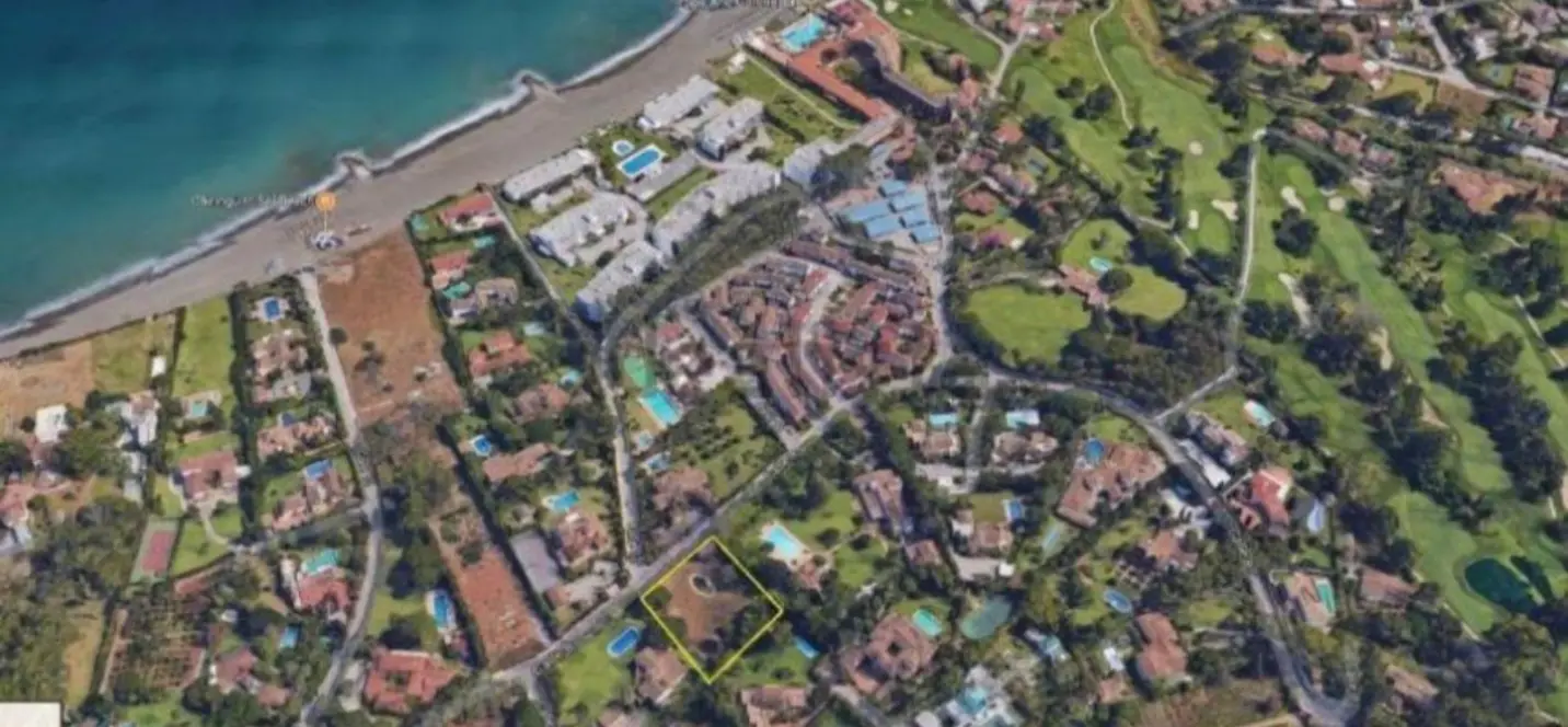Sale of residential plot in Guadalmina Baja 0