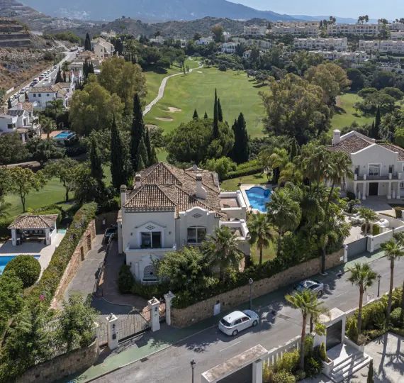 Продажа  отдельно стоящей виллы в Benahavís