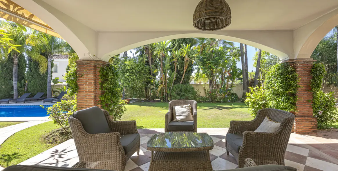 Продажа  отдельно стоящей виллы в Benahavís 4