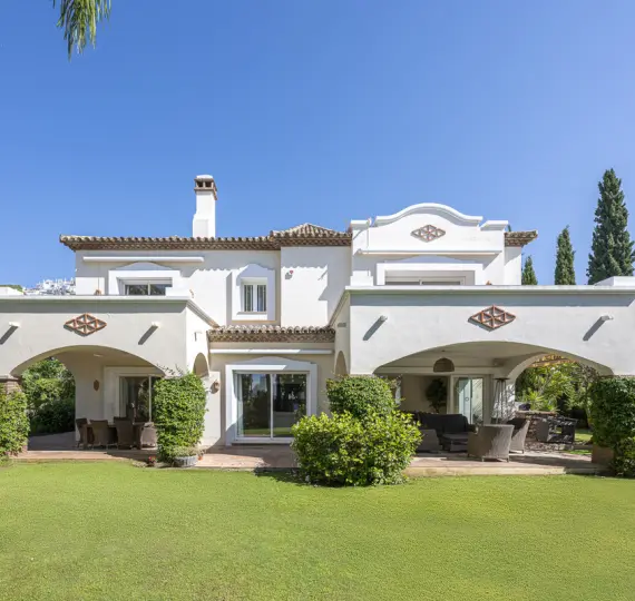 Продажа  отдельно стоящей виллы в Benahavís
