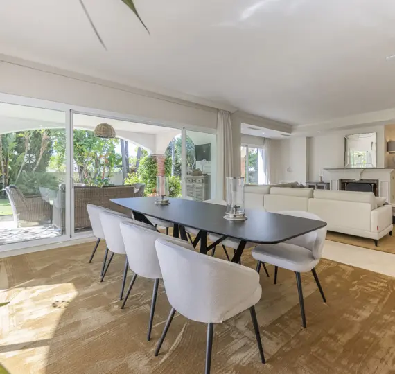 Продажа  отдельно стоящей виллы в Benahavís