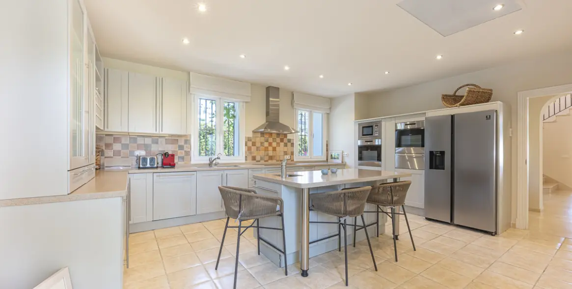 Продажа  отдельно стоящей виллы в Benahavís 7