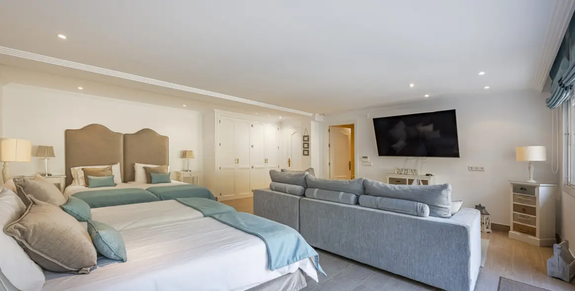 Продажа  отдельно стоящей виллы в Benahavís 16