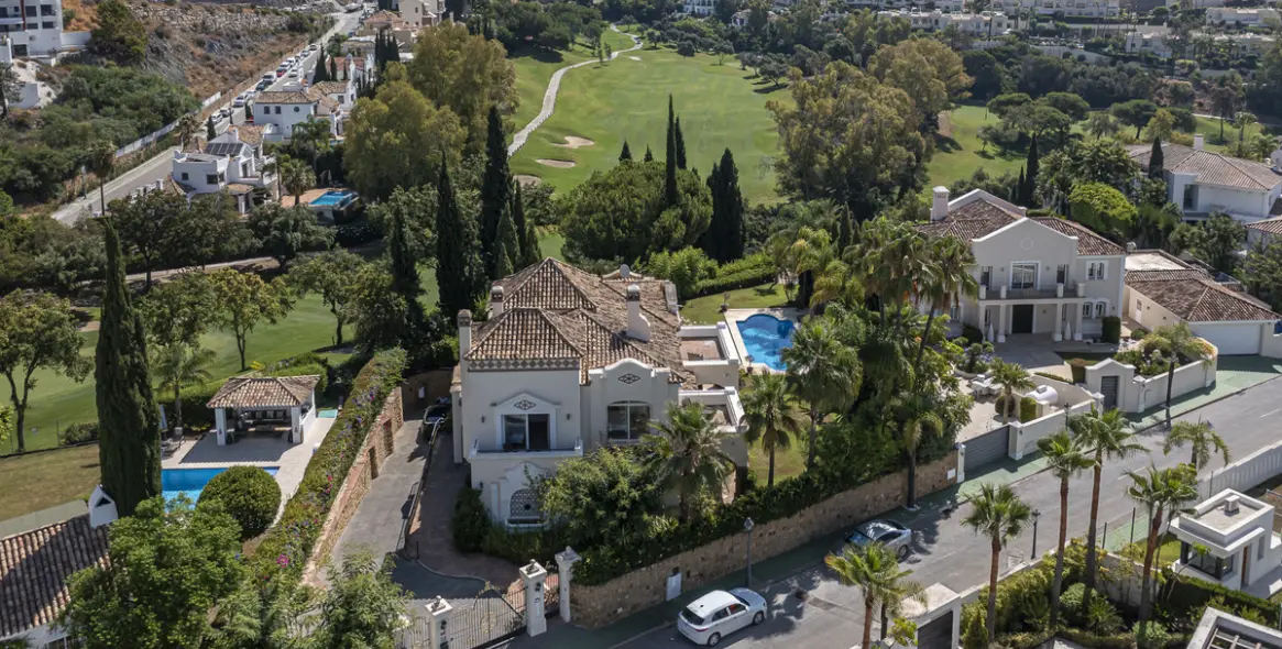 Short-term rent of detached villa in Benahavís 1