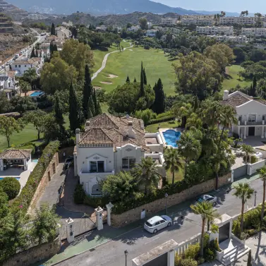 Short-term rent of detached villa in Benahavís