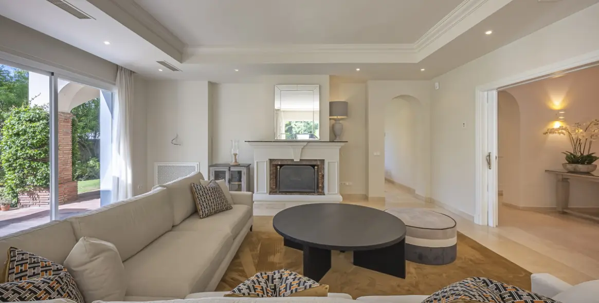 Short-term rent of detached villa in Benahavís 2