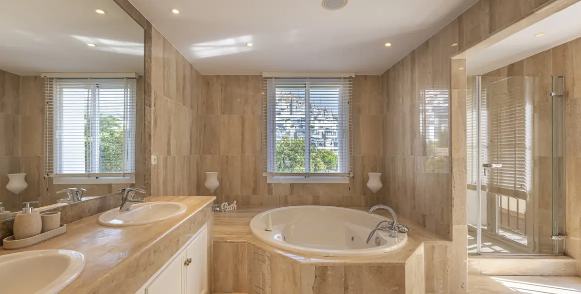 Short-term rent of detached villa in Benahavís 12