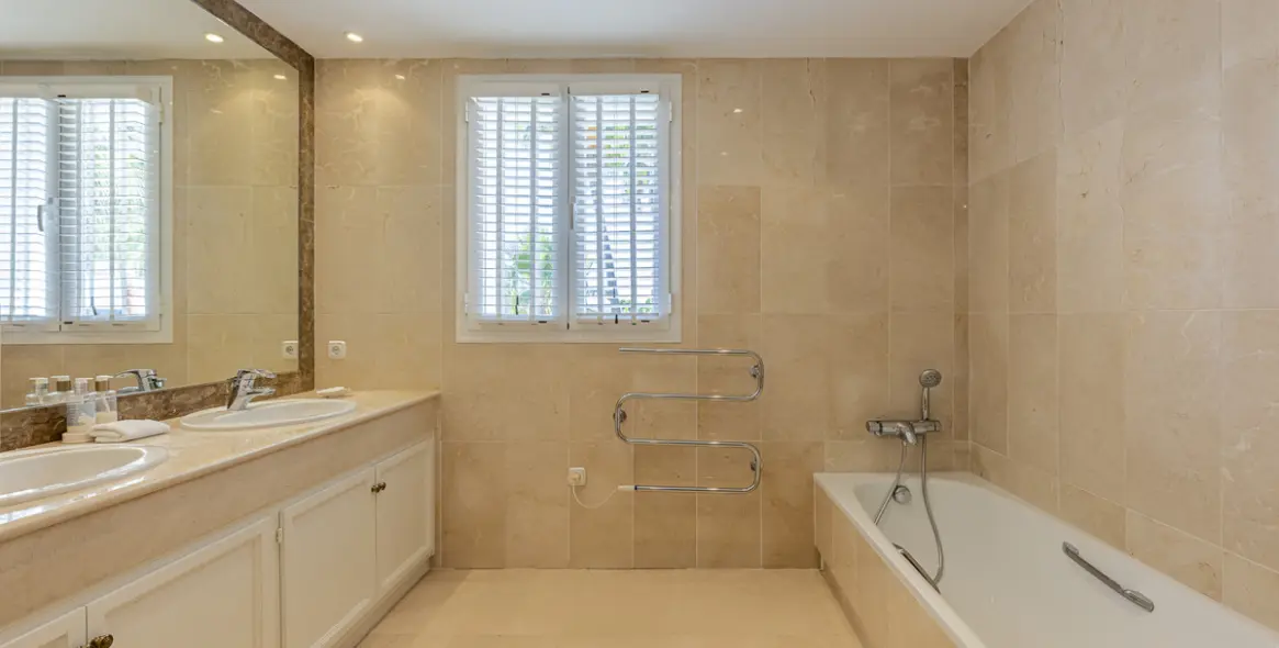 Краткосрочная аренда  отдельно стоящей виллы в Benahavís 24