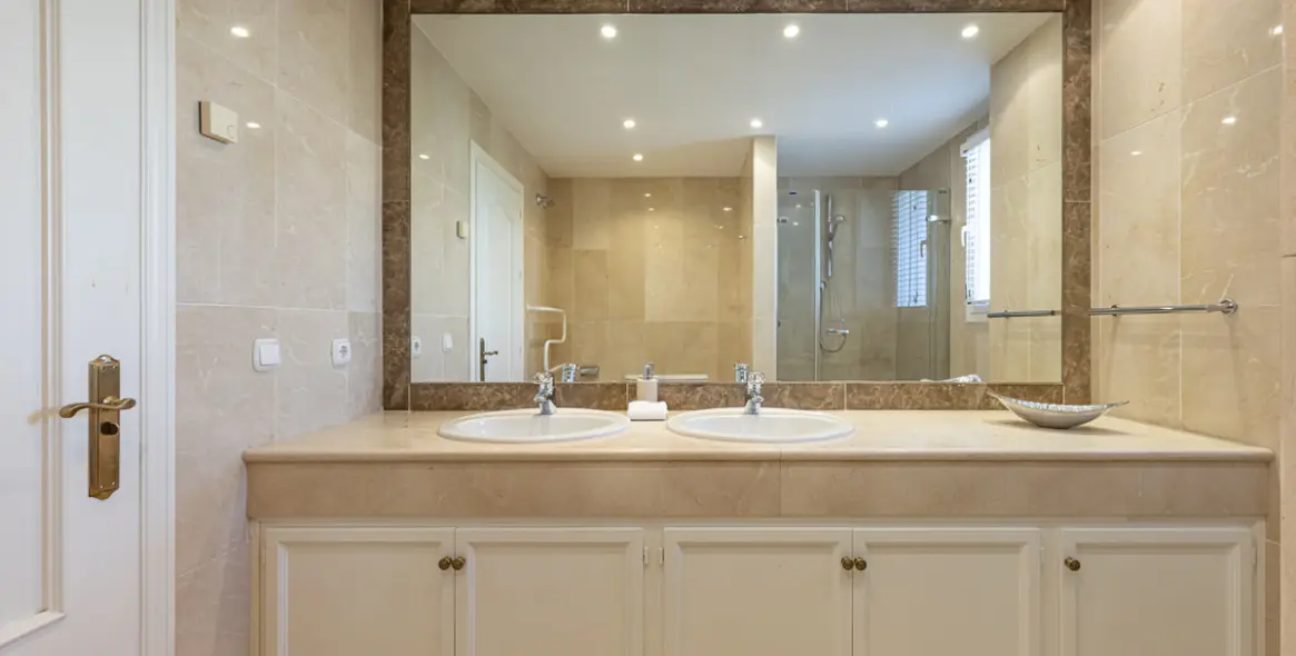 Краткосрочная аренда  отдельно стоящей виллы в Benahavís 34