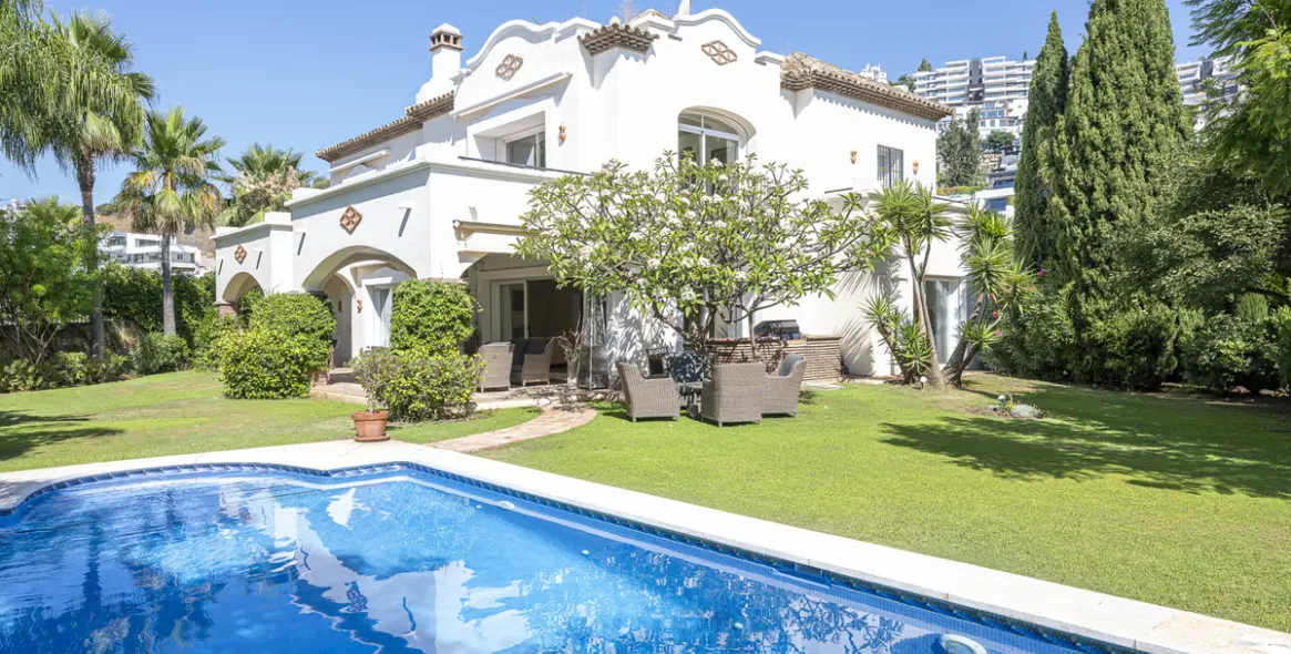 Краткосрочная аренда  отдельно стоящей виллы в Benahavís 38