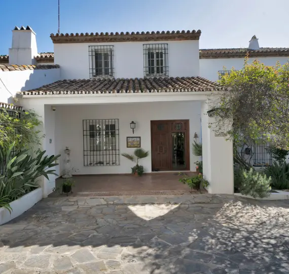 Sale of detached villa in Las Brisas