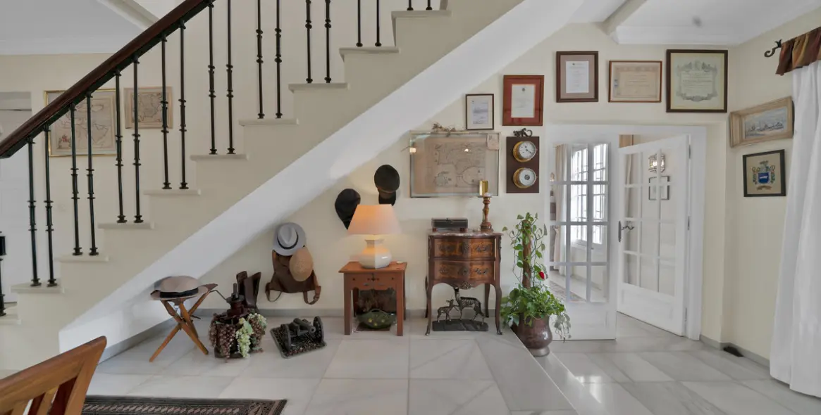 Sale of detached villa in Las Brisas 5