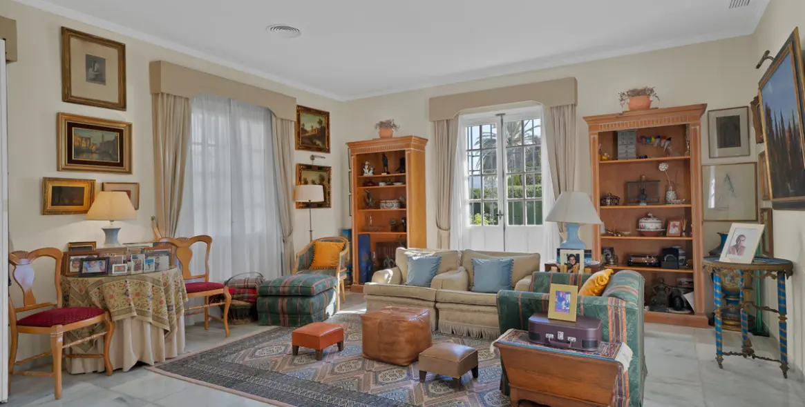 Sale of detached villa in Las Brisas 8