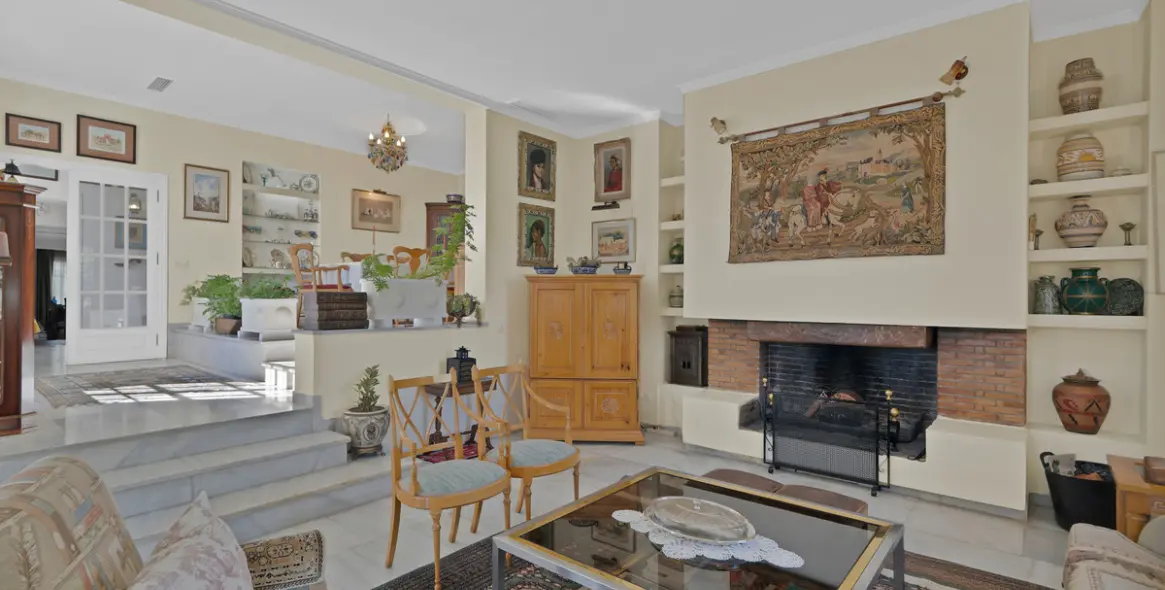 Sale of detached villa in Las Brisas 9