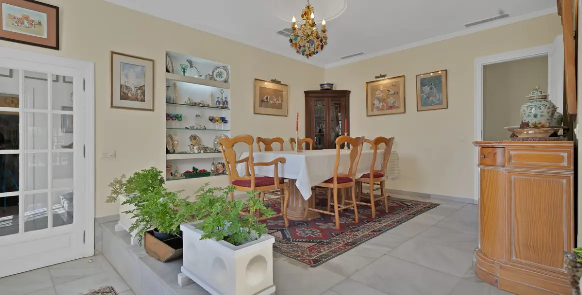 Sale of detached villa in Las Brisas 10