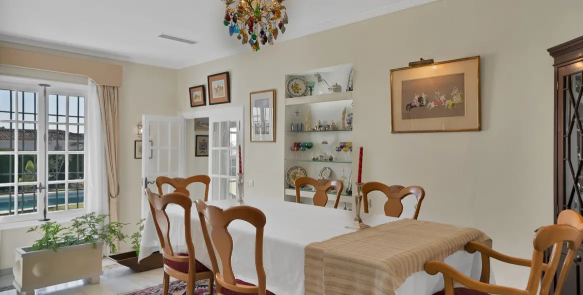 Sale of detached villa in Las Brisas 11