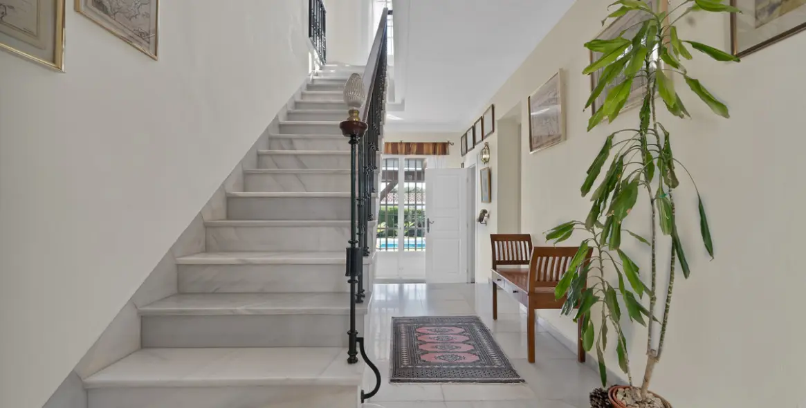 Sale of detached villa in Las Brisas 14