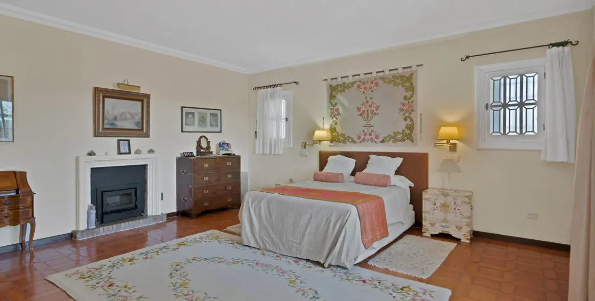 Sale of detached villa in Las Brisas 16