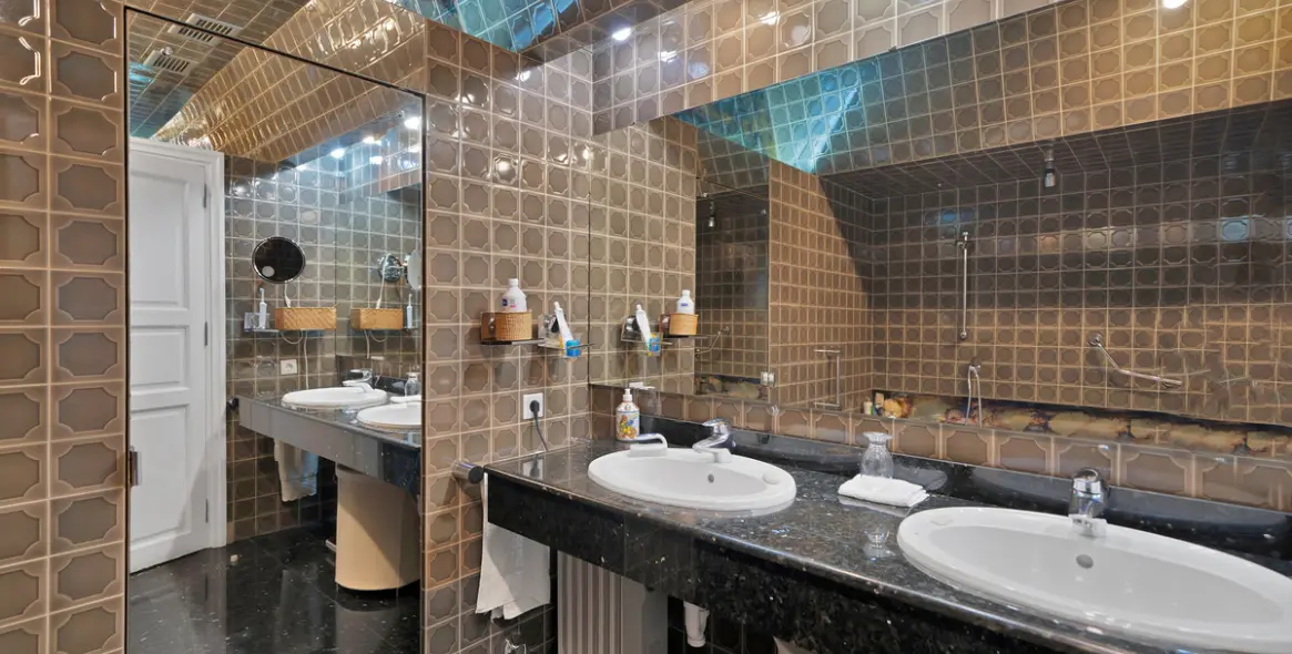 Sale of detached villa in Las Brisas 22